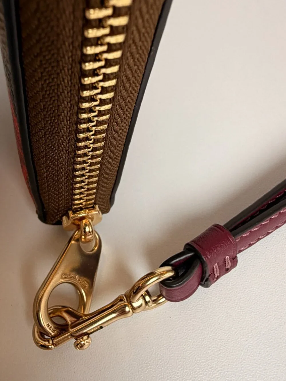 Coach Long Zip Around Wallet in Signature Canvas with Jumbo Floral Print - Picture 4 of 4